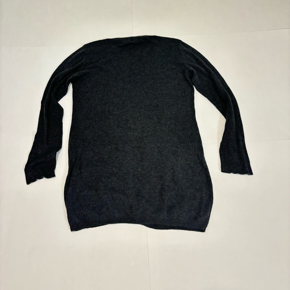 36. Joseph A gray top size medium - Picture 6 of 6